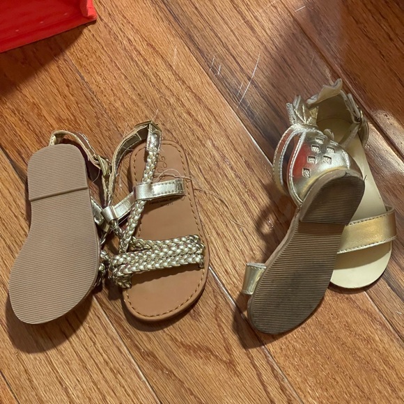 Little kids sandals bundle - Picture 2 of 3